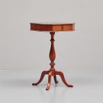 1029 1492 PEDESTAL TABLE